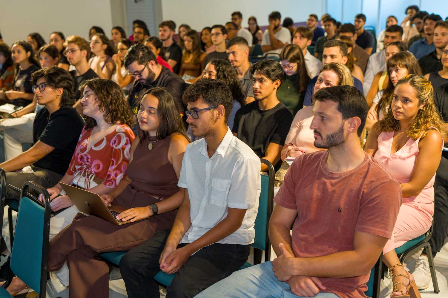 Master Class de ECG reúne estudantes e médicos na AMES